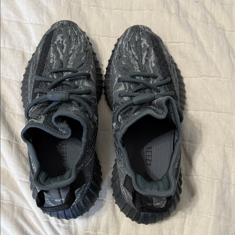 YEEZY BOOST 350 V2